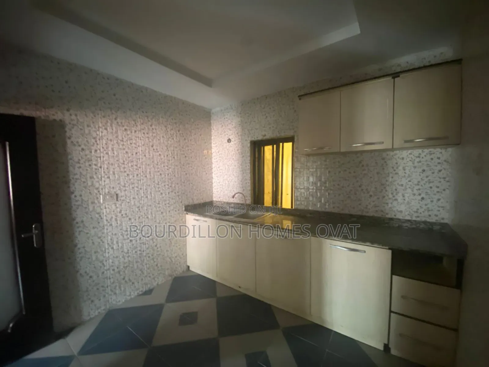 3bdrm Apartment in Lekki Phase 1 for rent