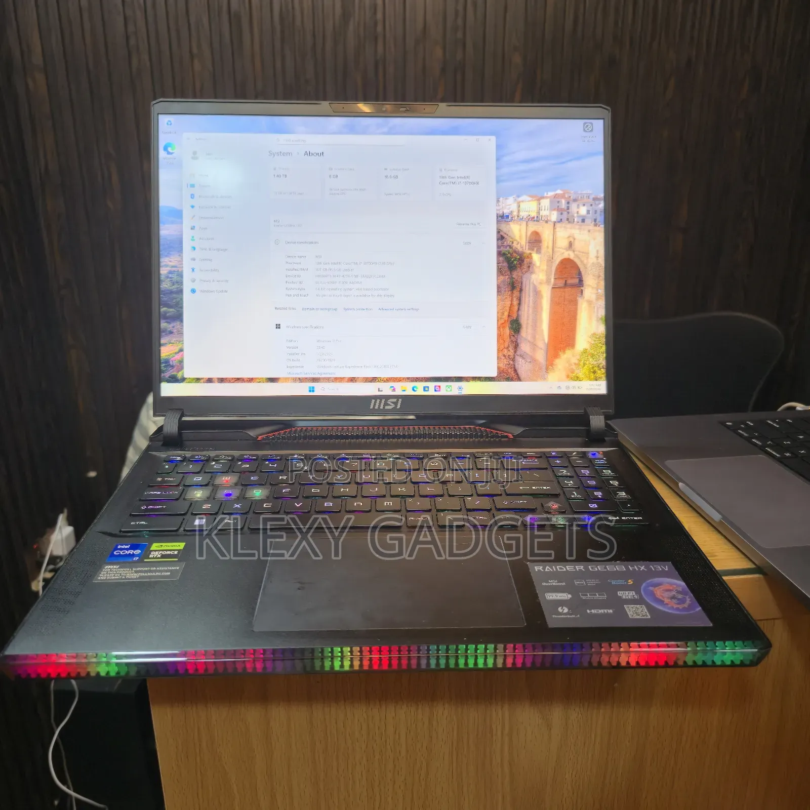 Laptop MSI Raider GE68HX 13VI-202US 16GB Intel Core i7 SSD 2T