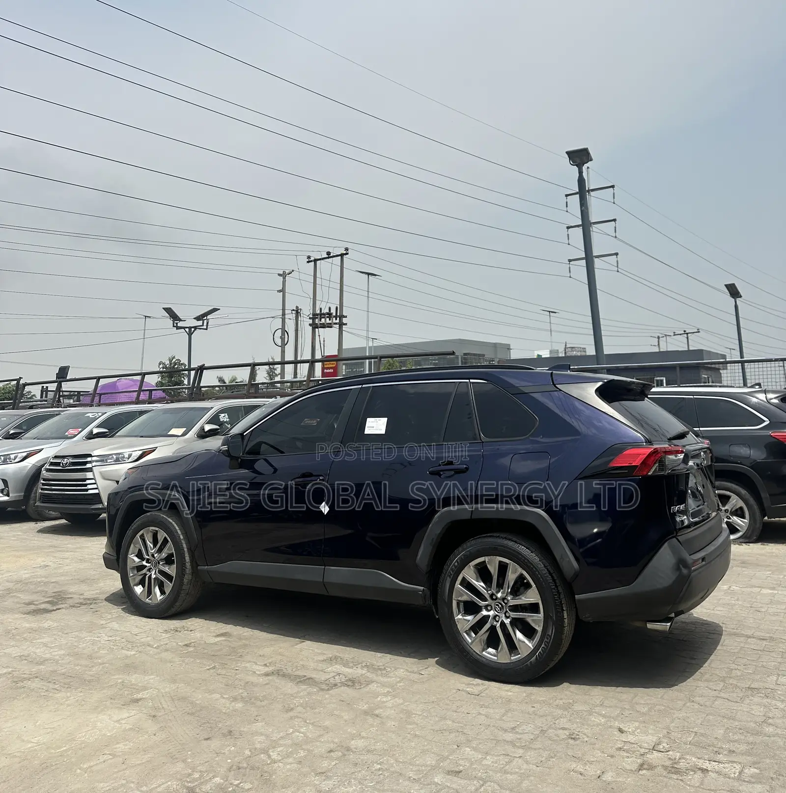 Toyota RAV4 XLE Premium FWD 2019 Blue