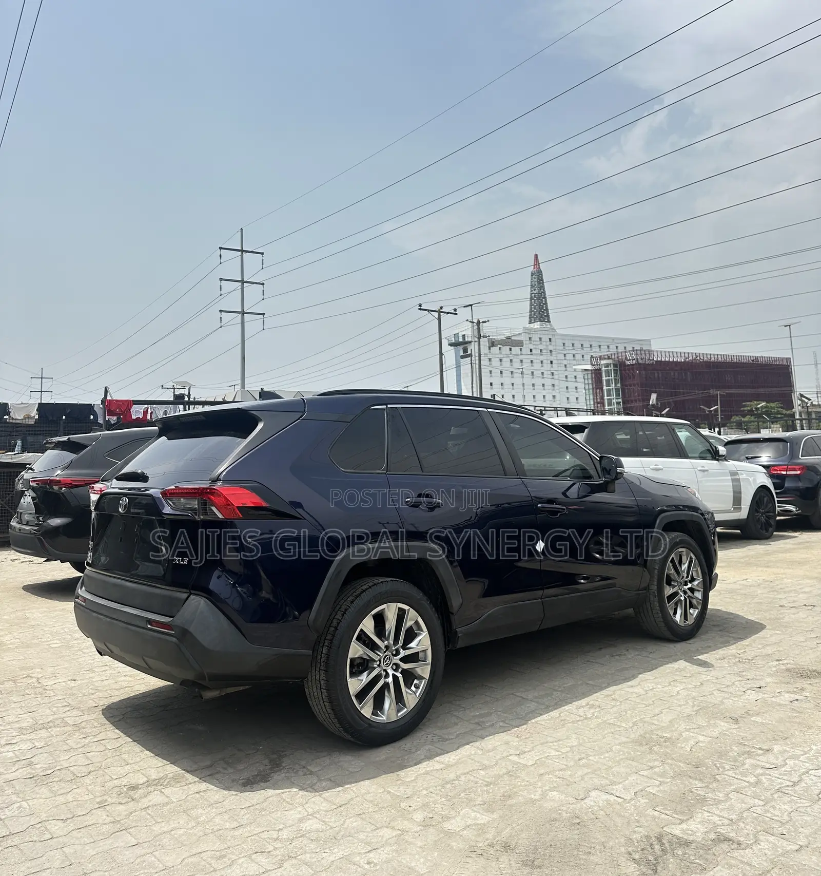 Toyota RAV4 XLE Premium FWD 2019 Blue