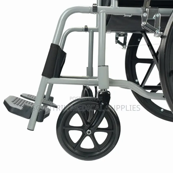 Self-Propelled Manual Wheelchair With Large Rear Wheels