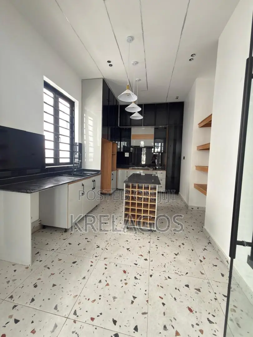 4bdrm Duplex in Orchid, Chevron for sale