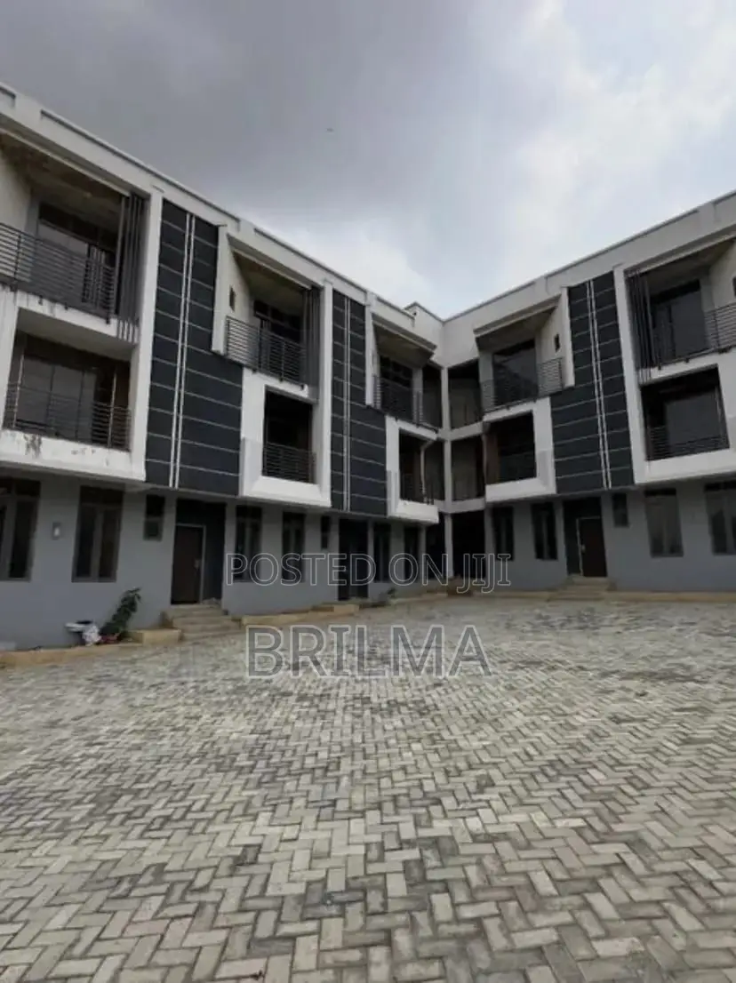 4bdrm Duplex in Life Camp for sale