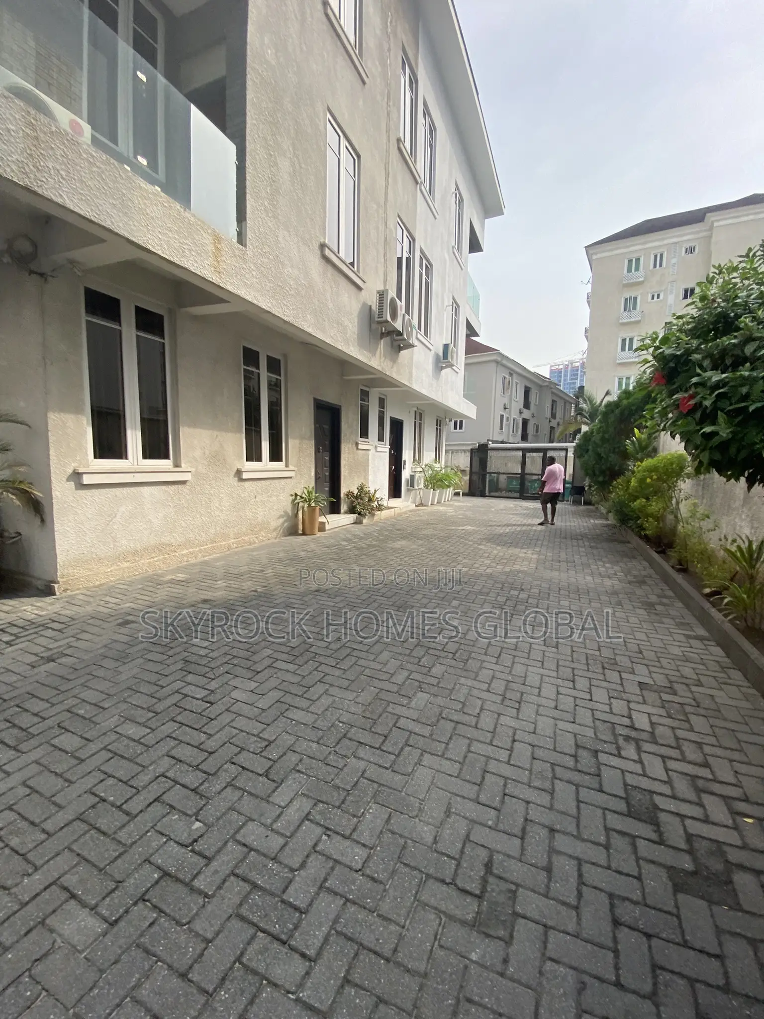 3bdrm Duplex in Parkview Estate for rent