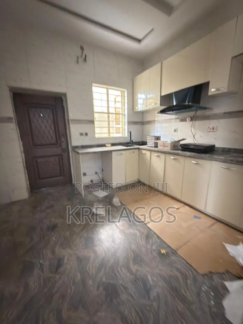 3bdrm Apartment in Chevron for rent