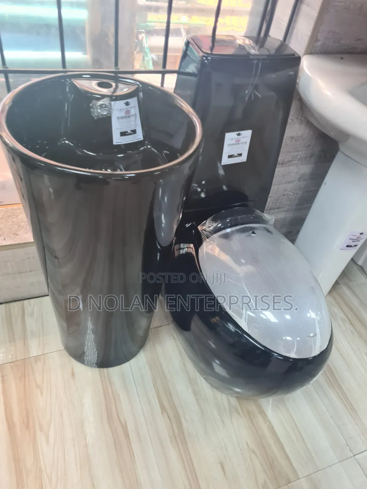 Rockford England Black Set Water Closet