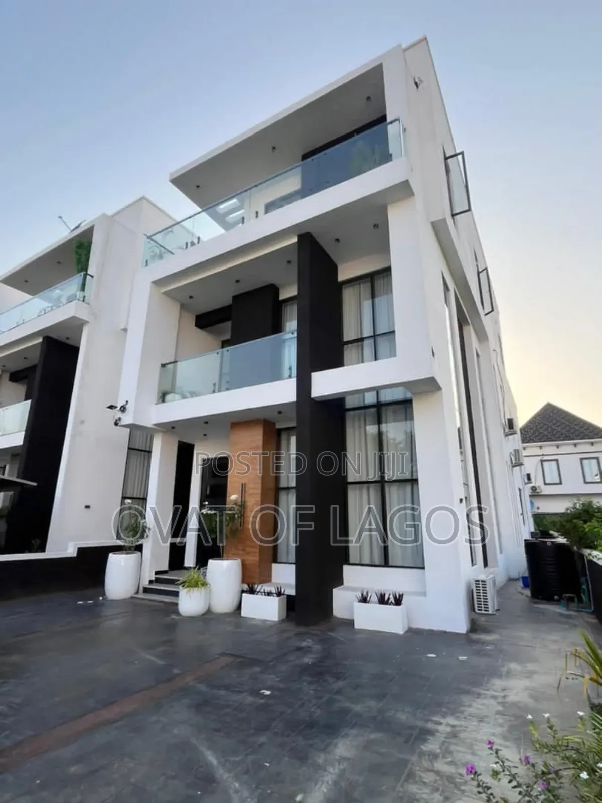 5bdrm Duplex in Megamound Estate, for rent