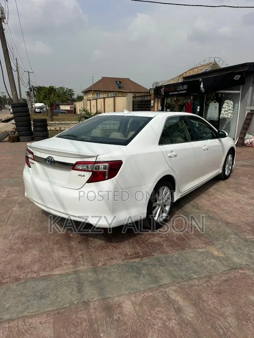 Toyota Camry XLE V6 4dr Sedan (3.5L 6cyl 6A) 2012 White