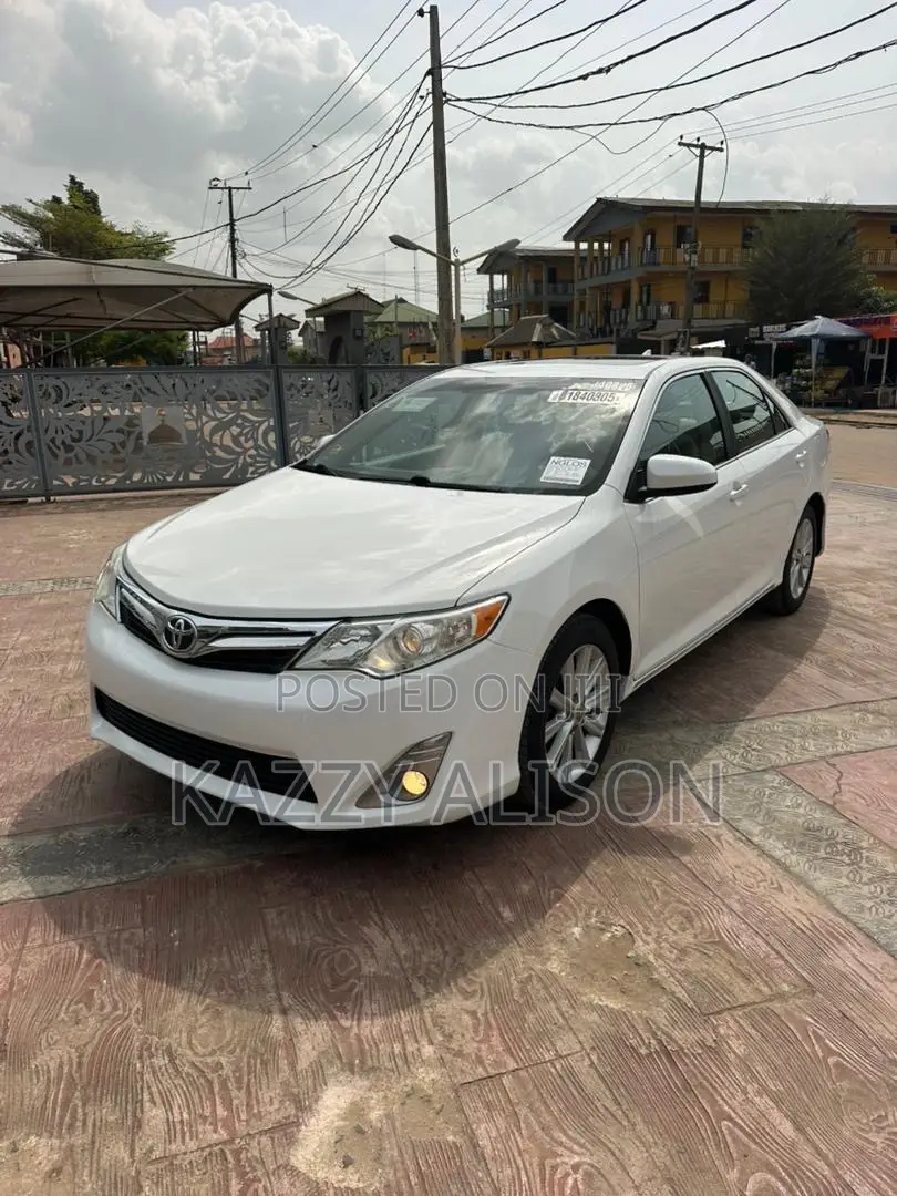 Toyota Camry XLE V6 4dr Sedan (3.5L 6cyl 6A) 2012 White