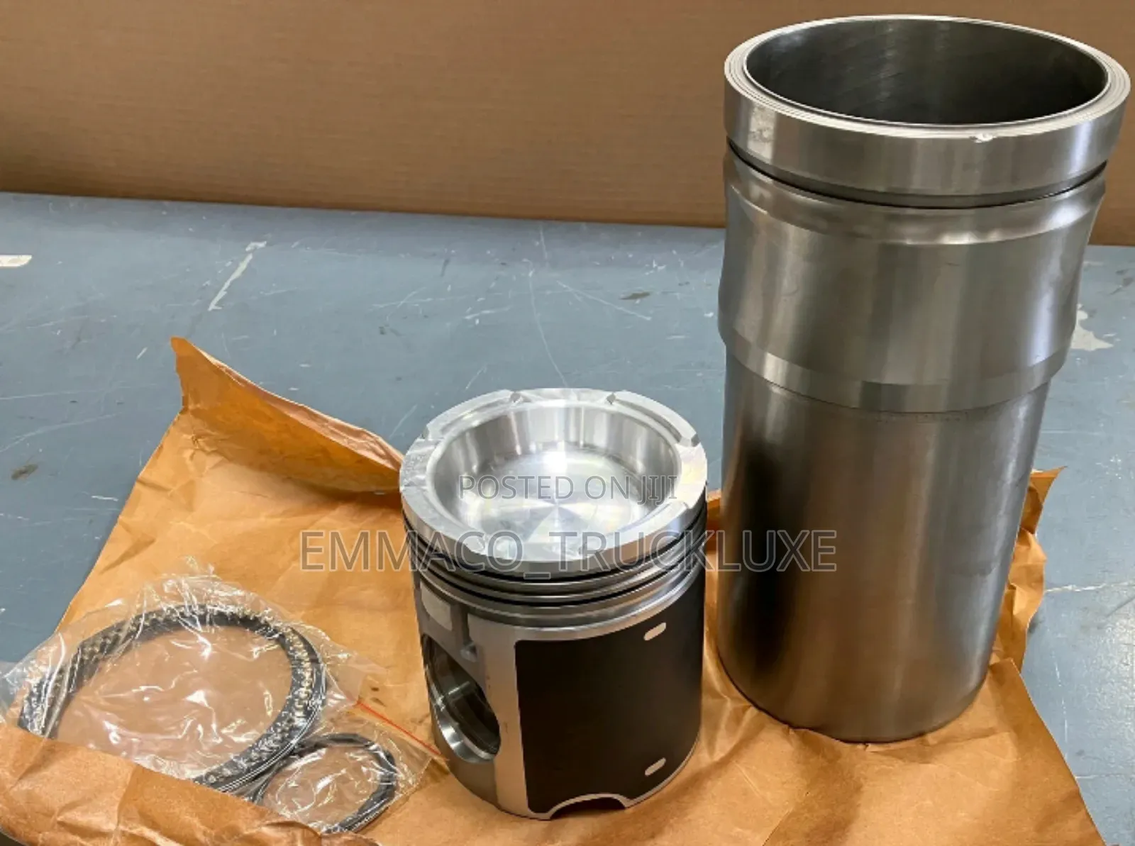 Original Piston for Mack E7 ( Bulldog )
