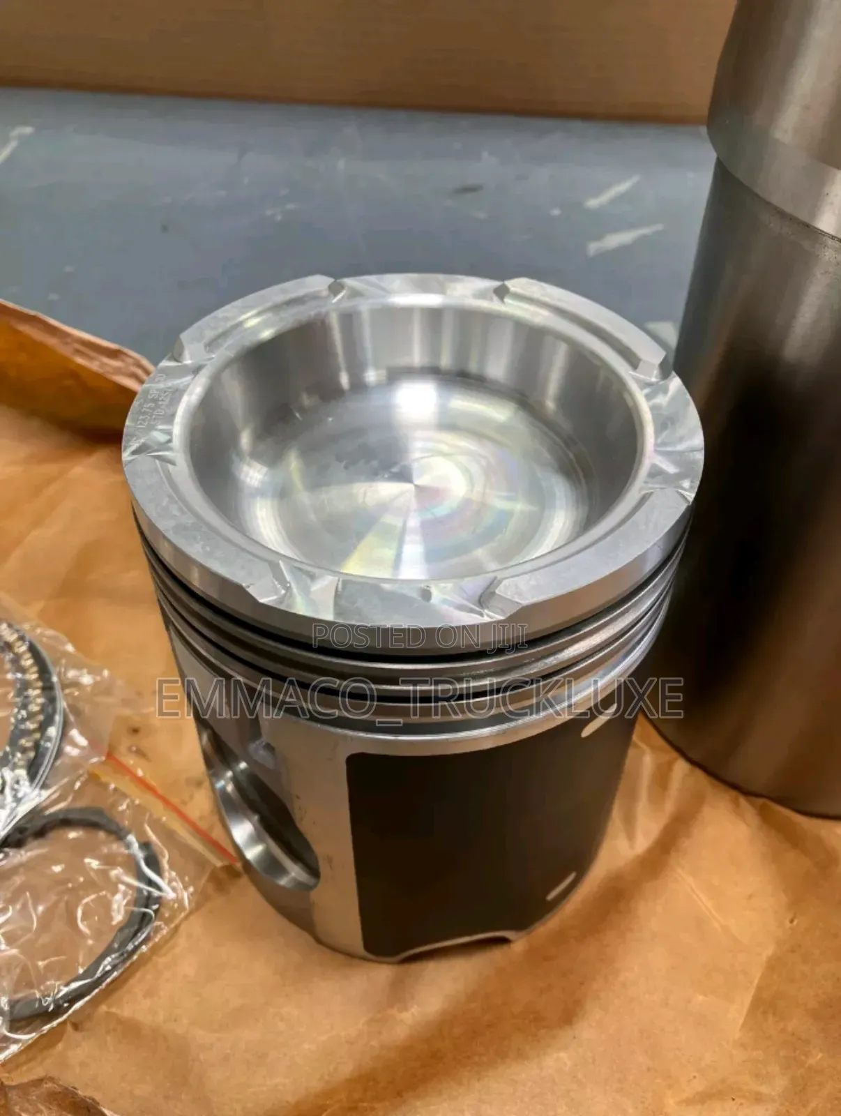 Original Piston for Mack E7 ( Bulldog )