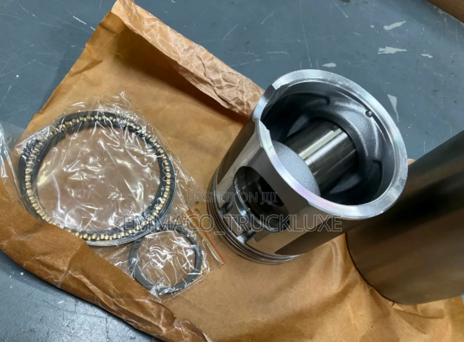 Original Piston for Mack E7 ( Bulldog )