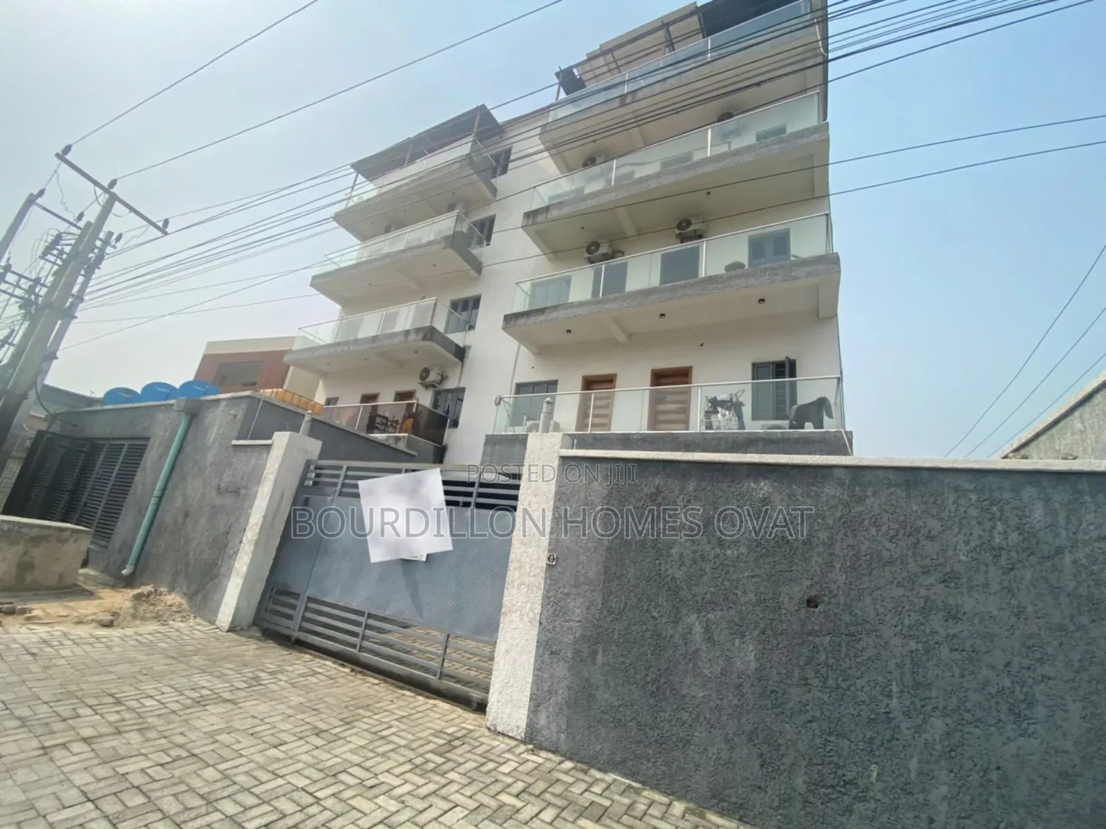 2bdrm Apartment in Lekki Phase 1 for rent