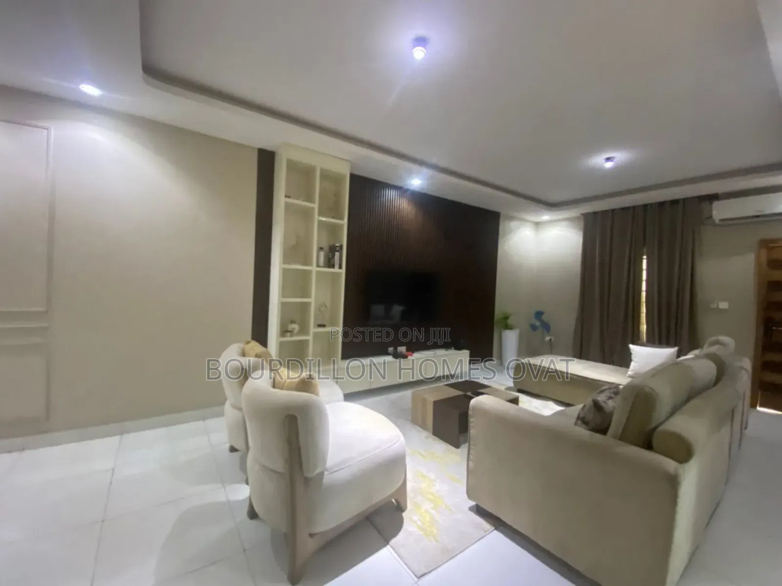 2bdrm Apartment in Lekki Phase 1 for rent