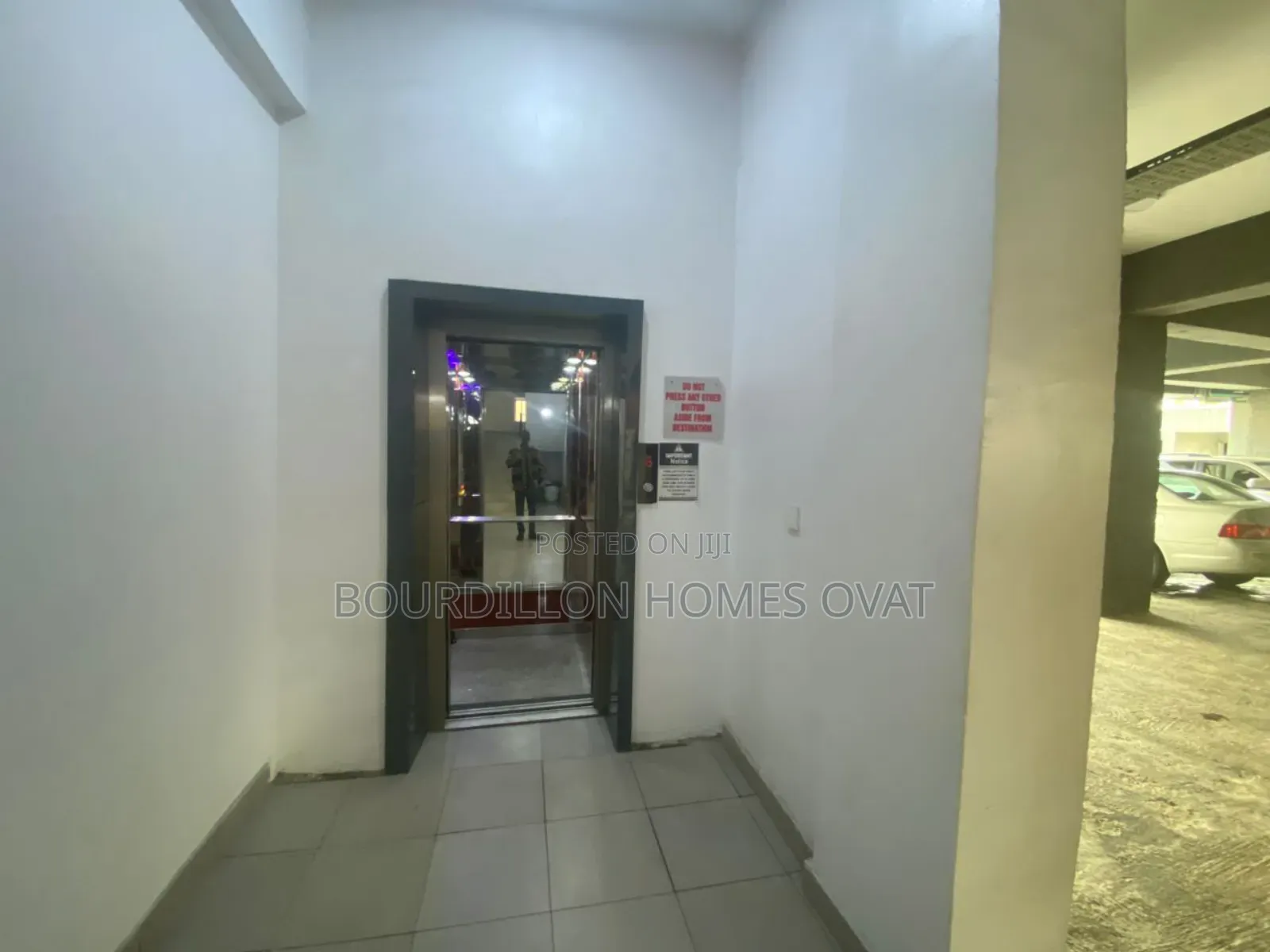 2bdrm Apartment in Lekki Phase 1 for rent