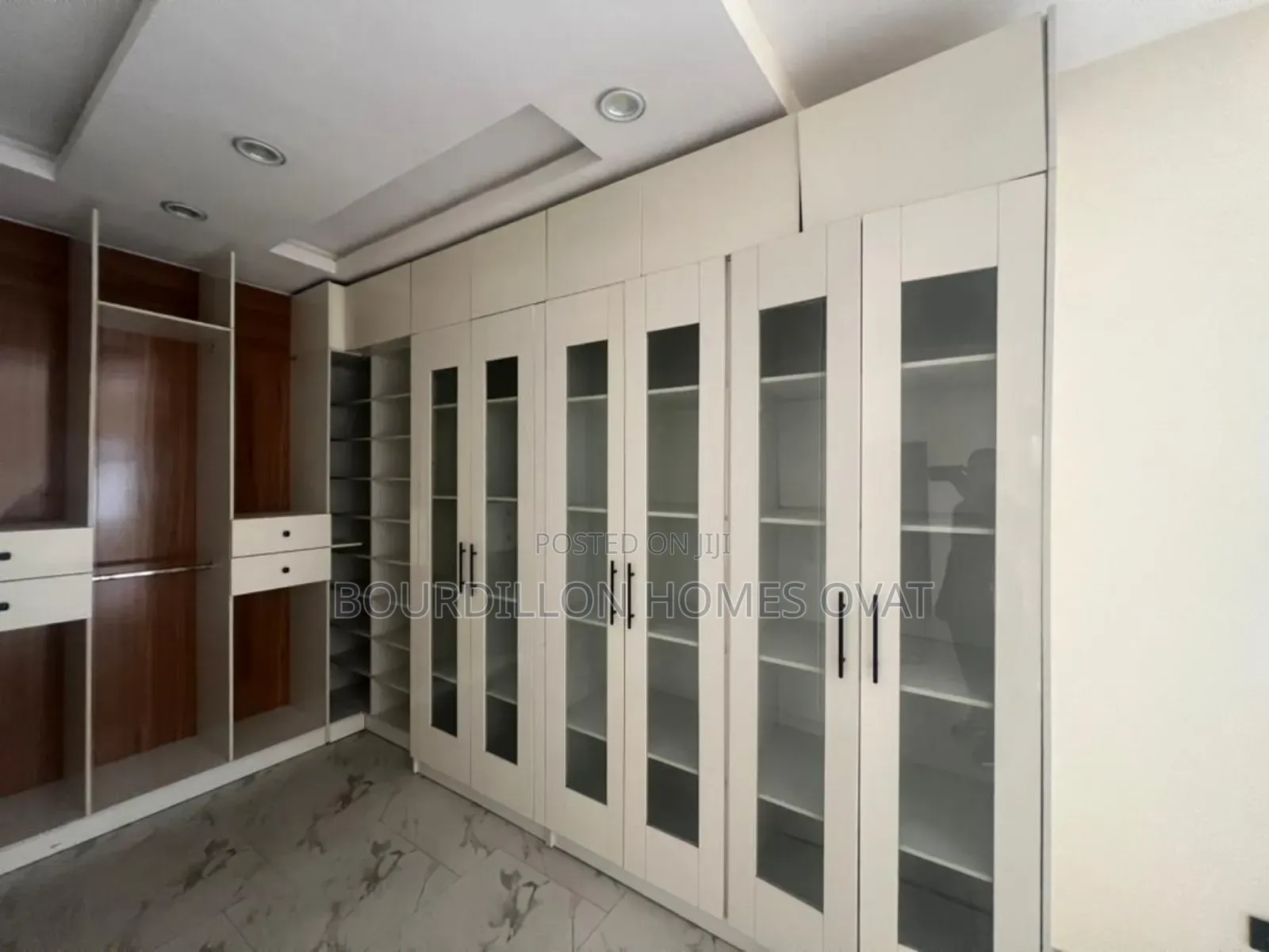 5bdrm Duplex in Ikota Villa Estate for rent