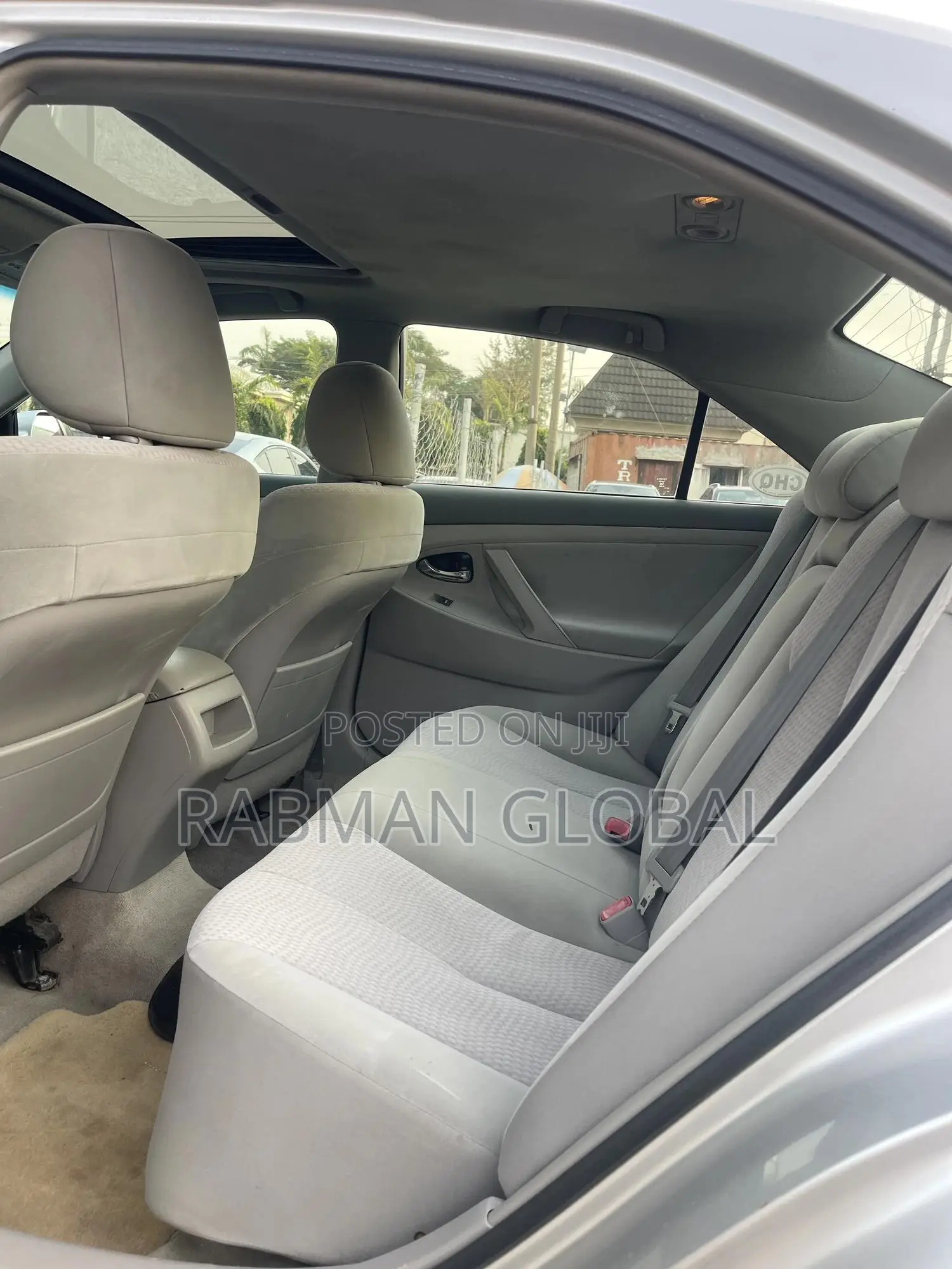Toyota Camry LE 4dr Sedan (2.5L 4cyl 6A) 2011 Silver