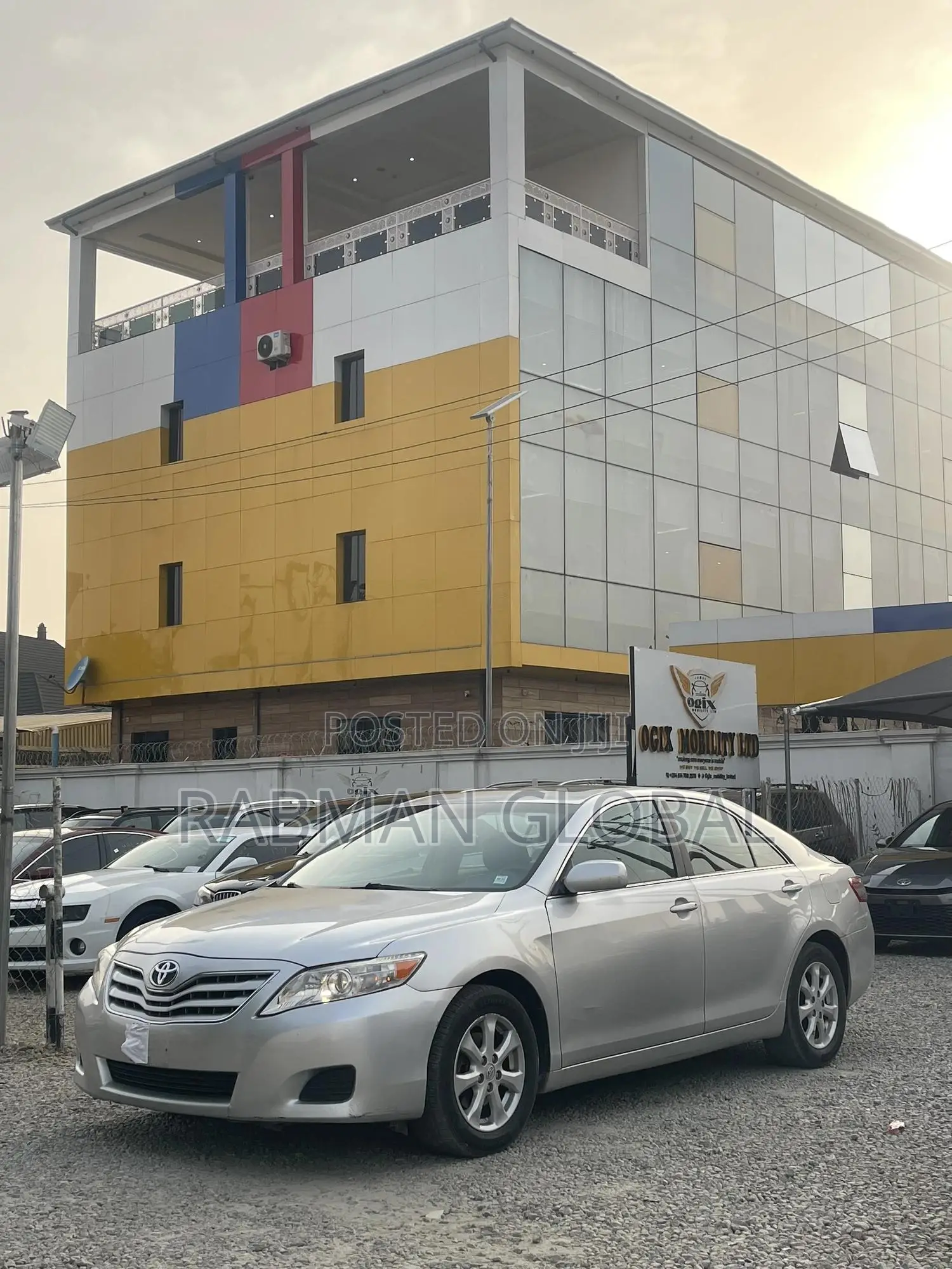 Toyota Camry LE 4dr Sedan (2.5L 4cyl 6A) 2011 Silver