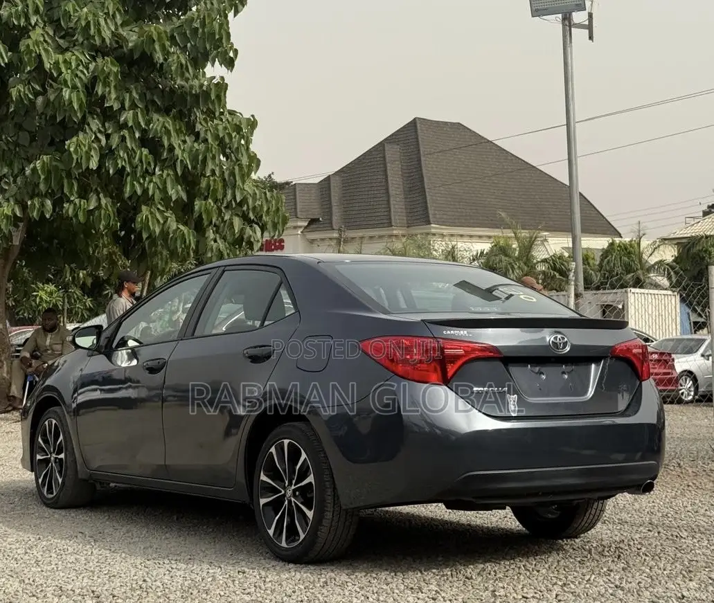 Toyota Corolla SE 4dr Sedan (1.8L 4cyl CVT) 2017 Gray