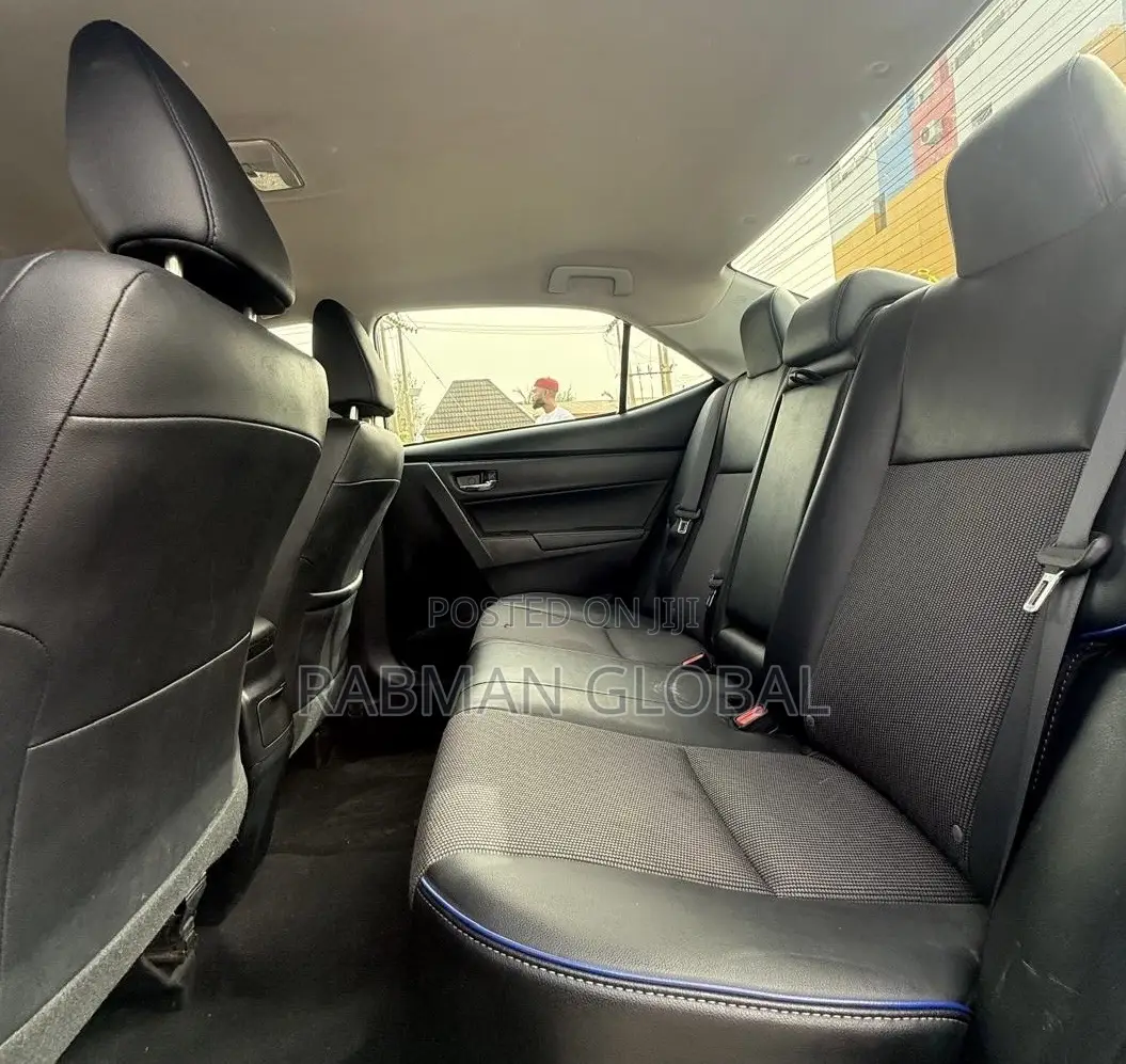 Toyota Corolla SE 4dr Sedan (1.8L 4cyl CVT) 2017 Gray