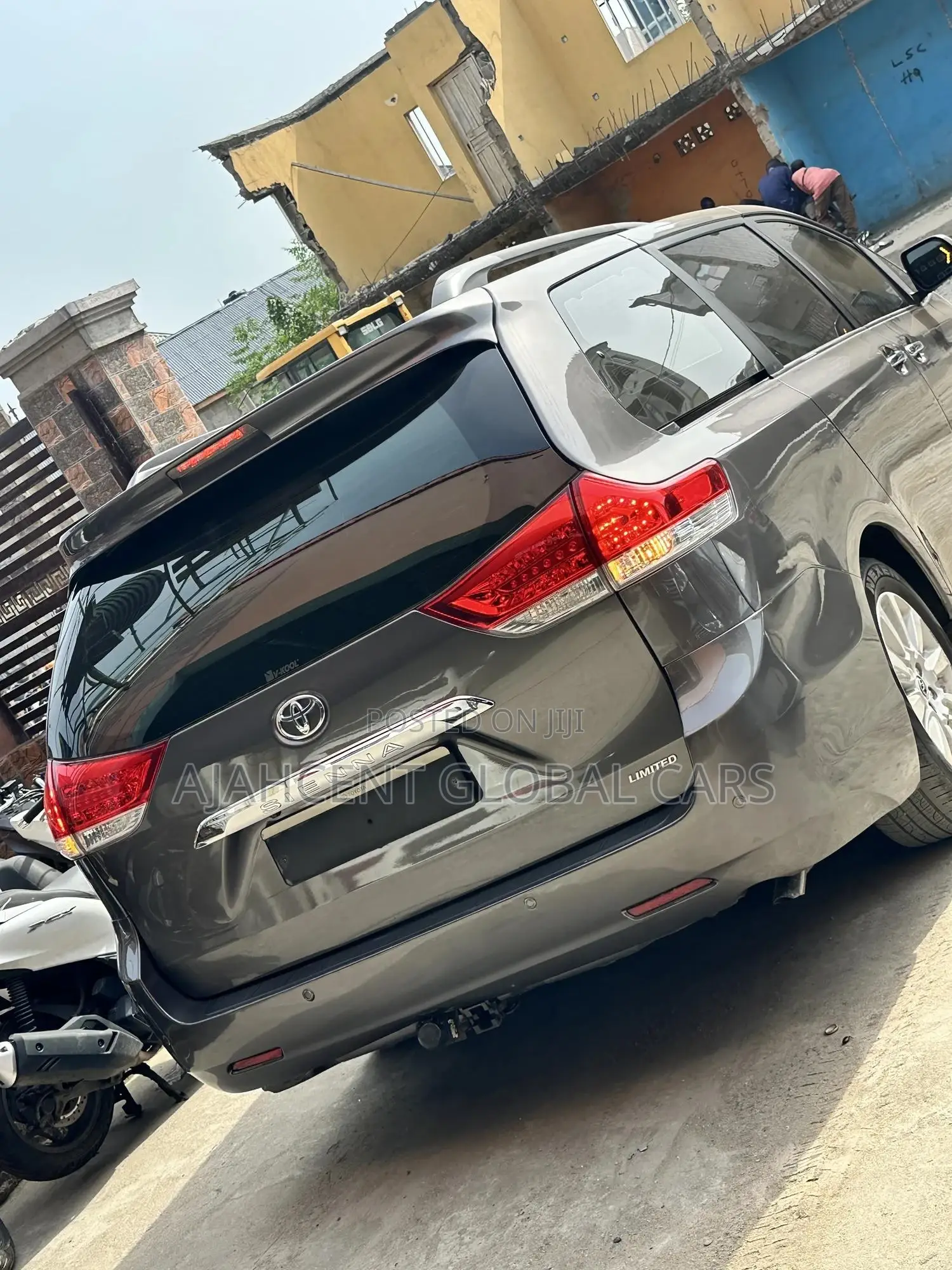 Toyota Sienna Limited AWD 7-Passenger 2013 Gray
