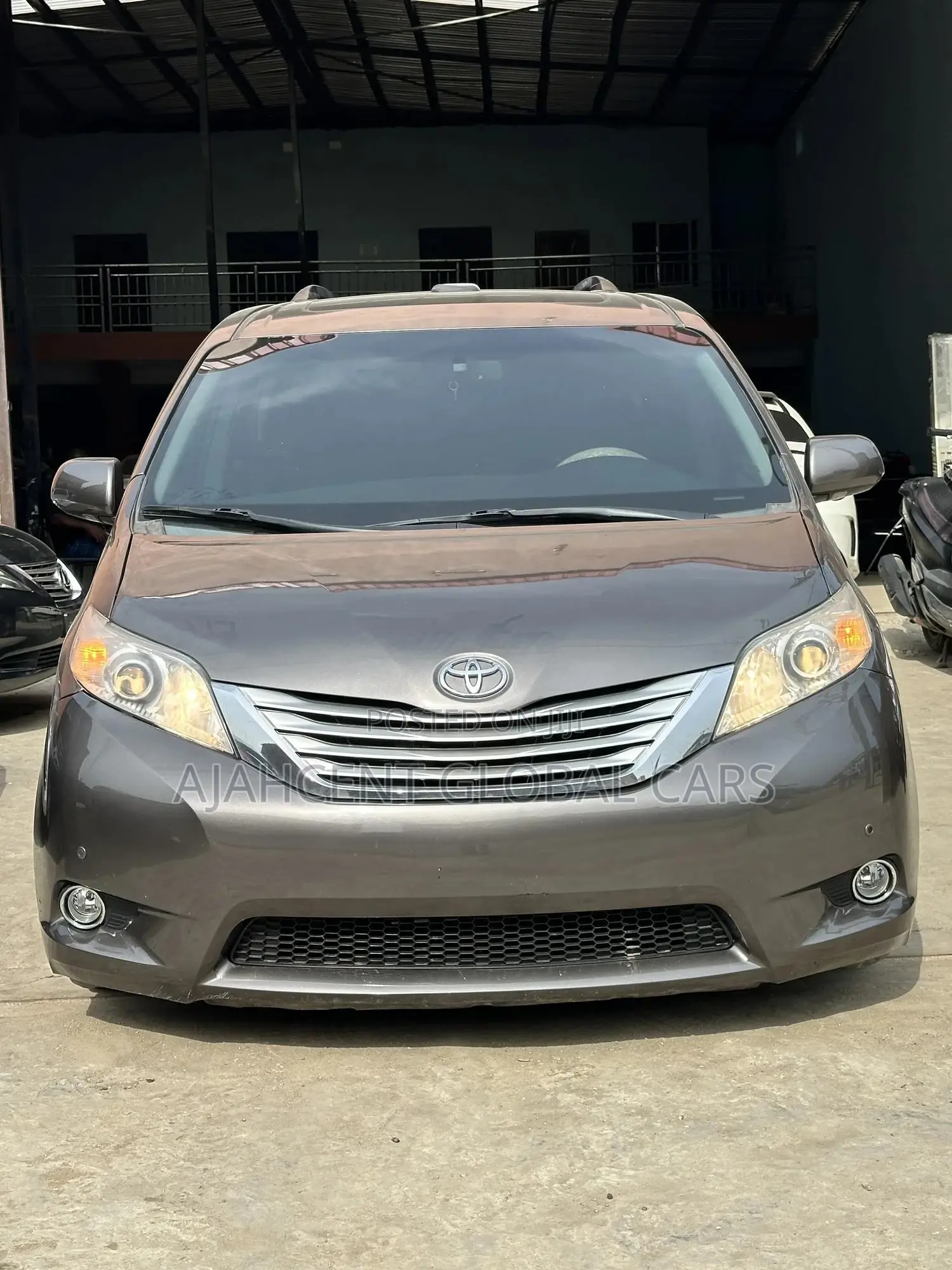 Toyota Sienna Limited AWD 7-Passenger 2013 Gray