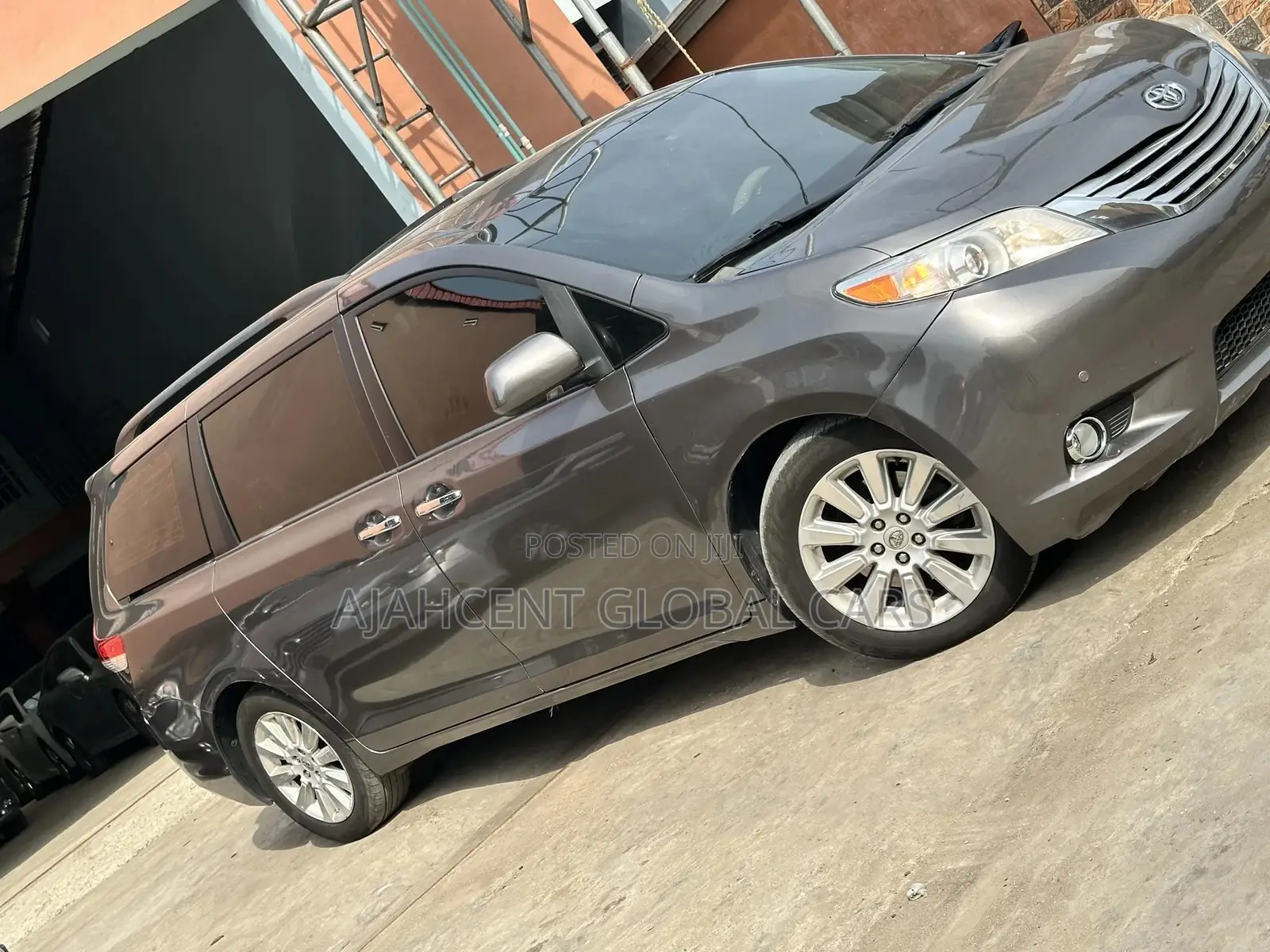 Toyota Sienna Limited AWD 7-Passenger 2013 Gray