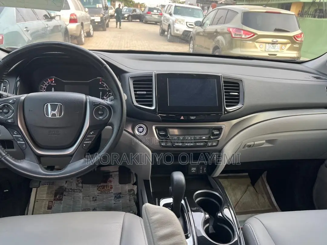 Honda Pilot Touring 4dr SUV 4WD (3.5L 6cyl 9A) 2017 Black