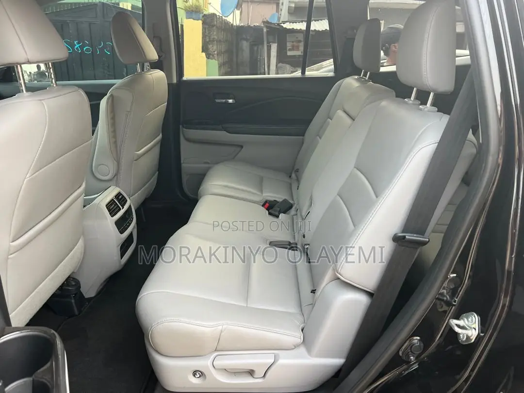 Honda Pilot Touring 4dr SUV 4WD (3.5L 6cyl 9A) 2017 Black