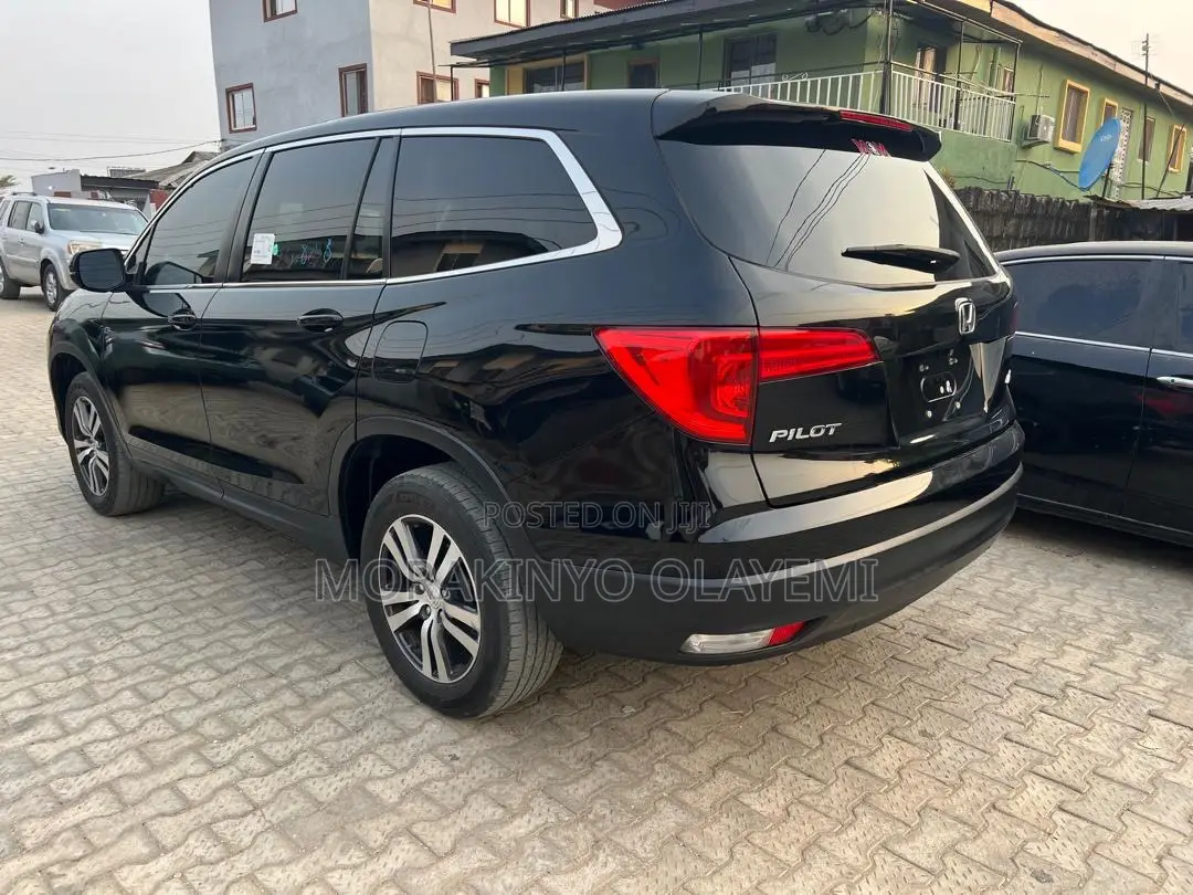 Honda Pilot Touring 4dr SUV 4WD (3.5L 6cyl 9A) 2017 Black