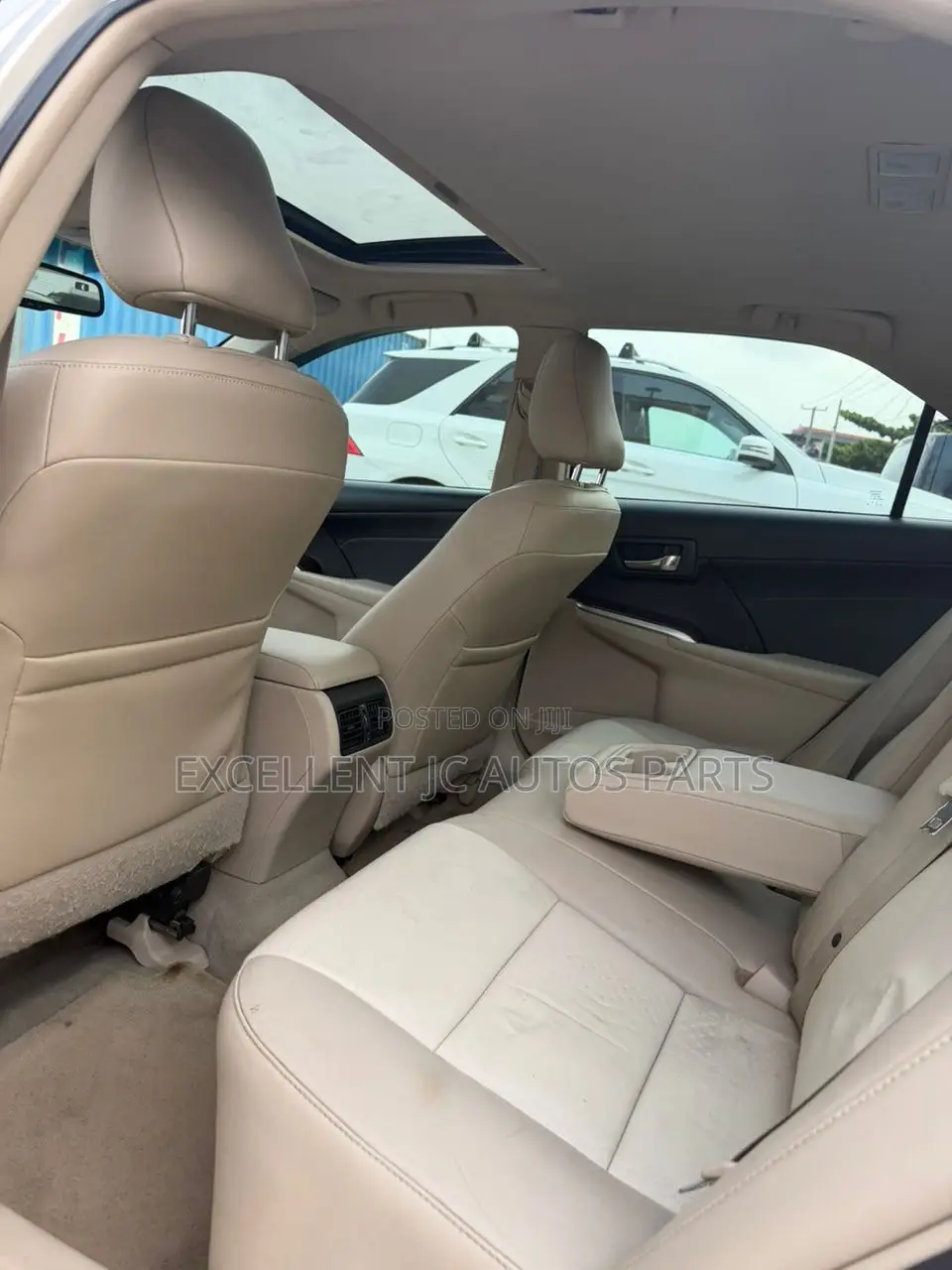 Toyota Camry XLE 4dr Sedan (3.5L 6cyl 6A) 2014 Gold
