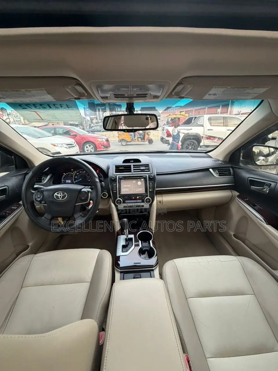 Toyota Camry XLE 4dr Sedan (3.5L 6cyl 6A) 2014 Gold