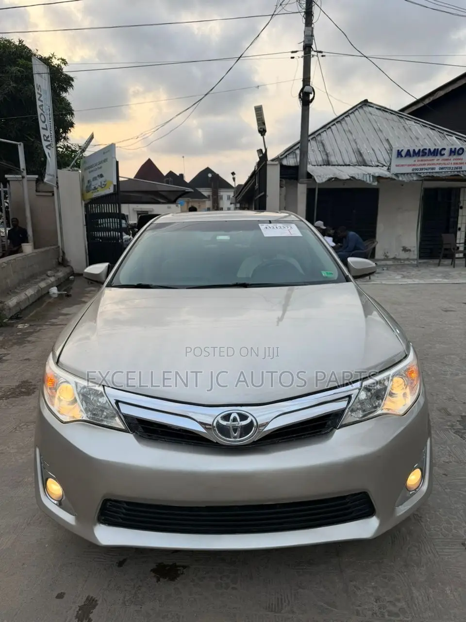 Toyota Camry XLE 4dr Sedan (3.5L 6cyl 6A) 2014 Gold