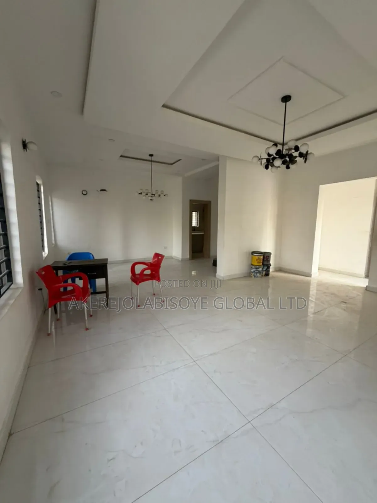 5bdrm Duplex in In An Estate for sale