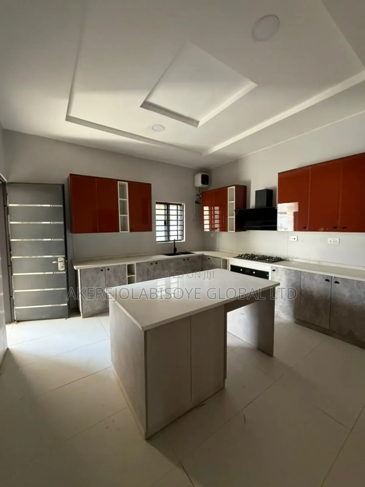 5bdrm Duplex in In An Estate for sale
