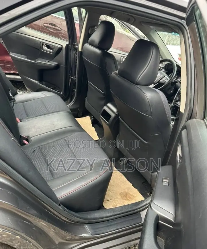 Toyota Camry SE 4dr Sedan (2.5L 4cyl 6A) 2015 Gray