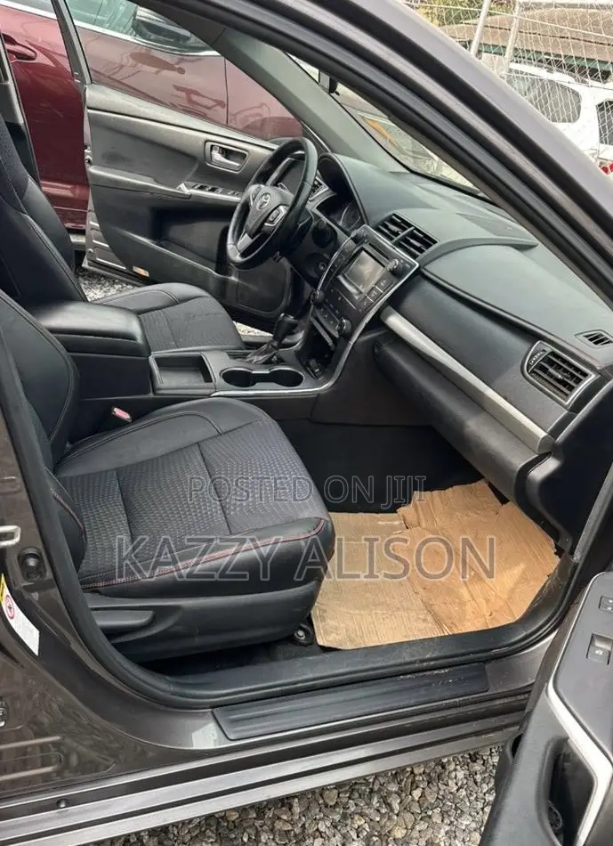 Toyota Camry SE 4dr Sedan (2.5L 4cyl 6A) 2015 Gray