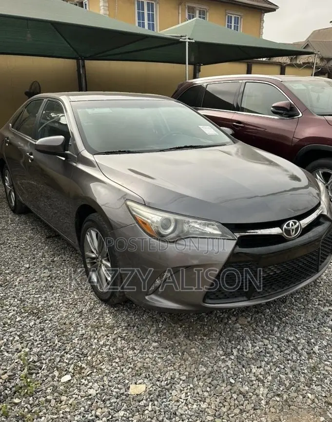 Toyota Camry SE 4dr Sedan (2.5L 4cyl 6A) 2015 Gray