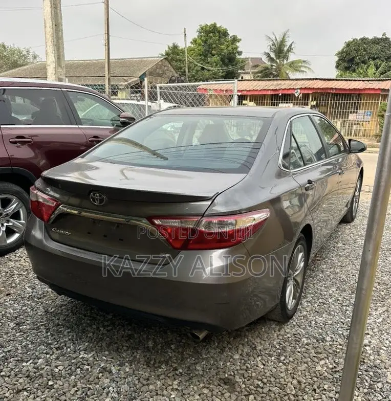 Toyota Camry SE 4dr Sedan (2.5L 4cyl 6A) 2015 Gray