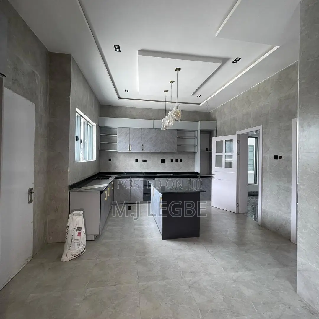 5bdrm Duplex in Osapa, Lekki for sale