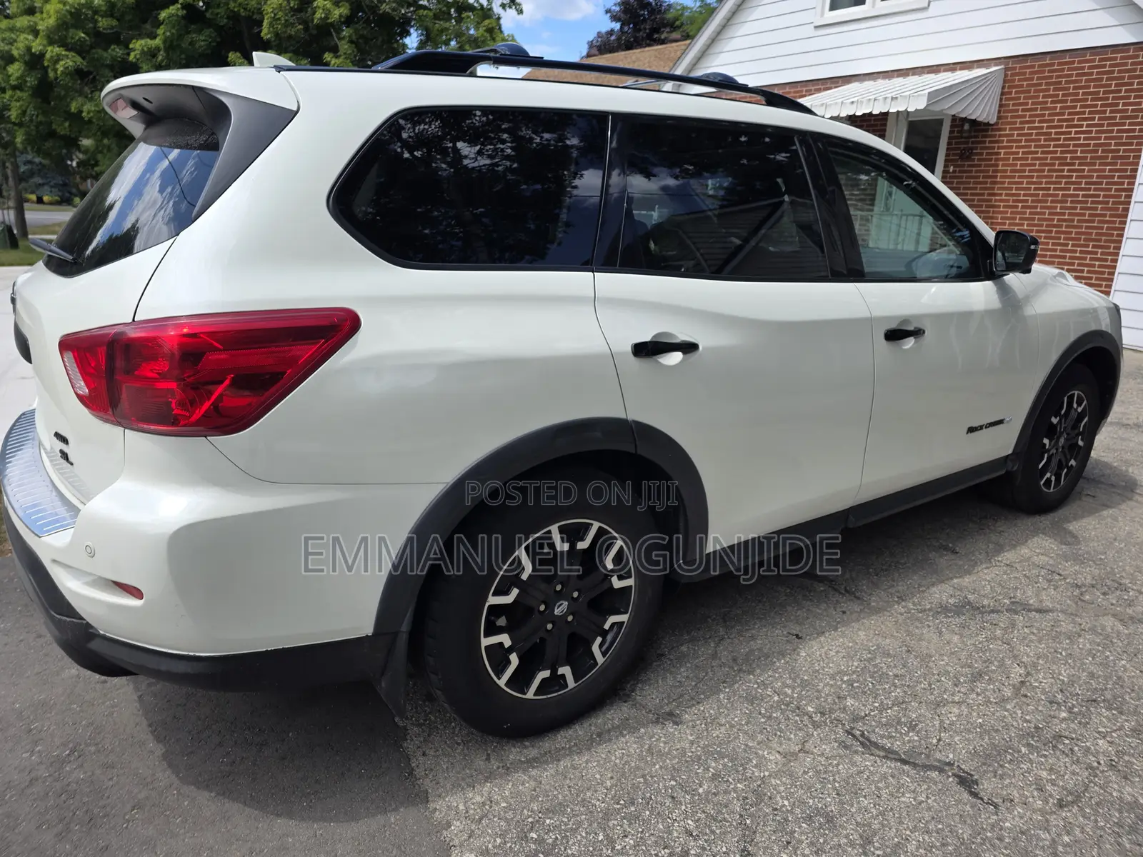 Nissan Pathfinder Platinum 2019 White