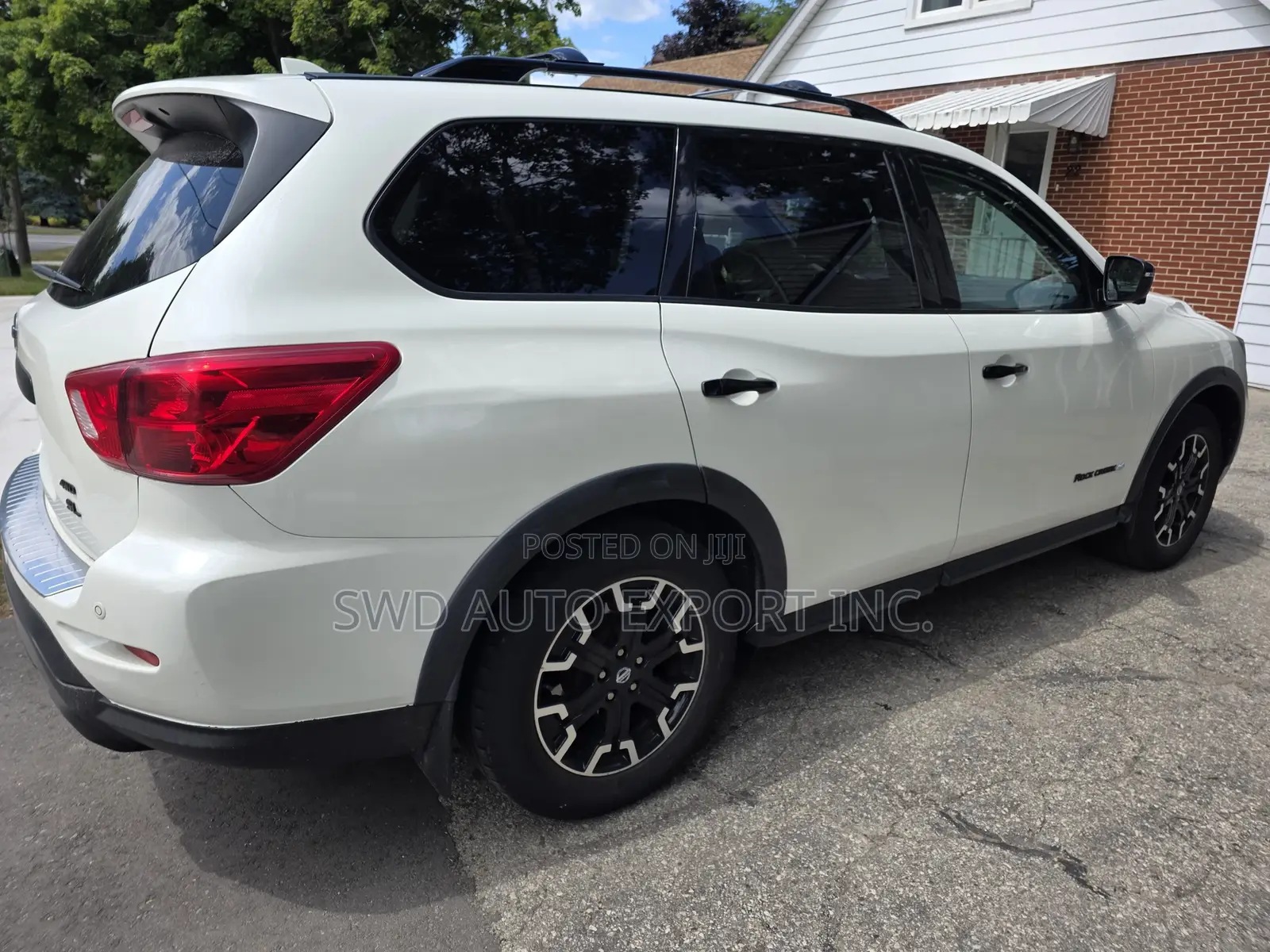 Nissan Pathfinder Platinum 2019 White