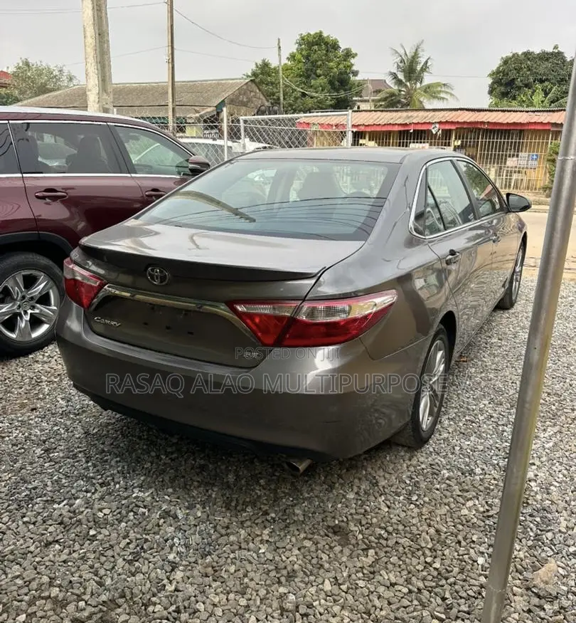 Toyota Camry SE 4dr Sedan (2.5L 4cyl 6A) 2015 Gray