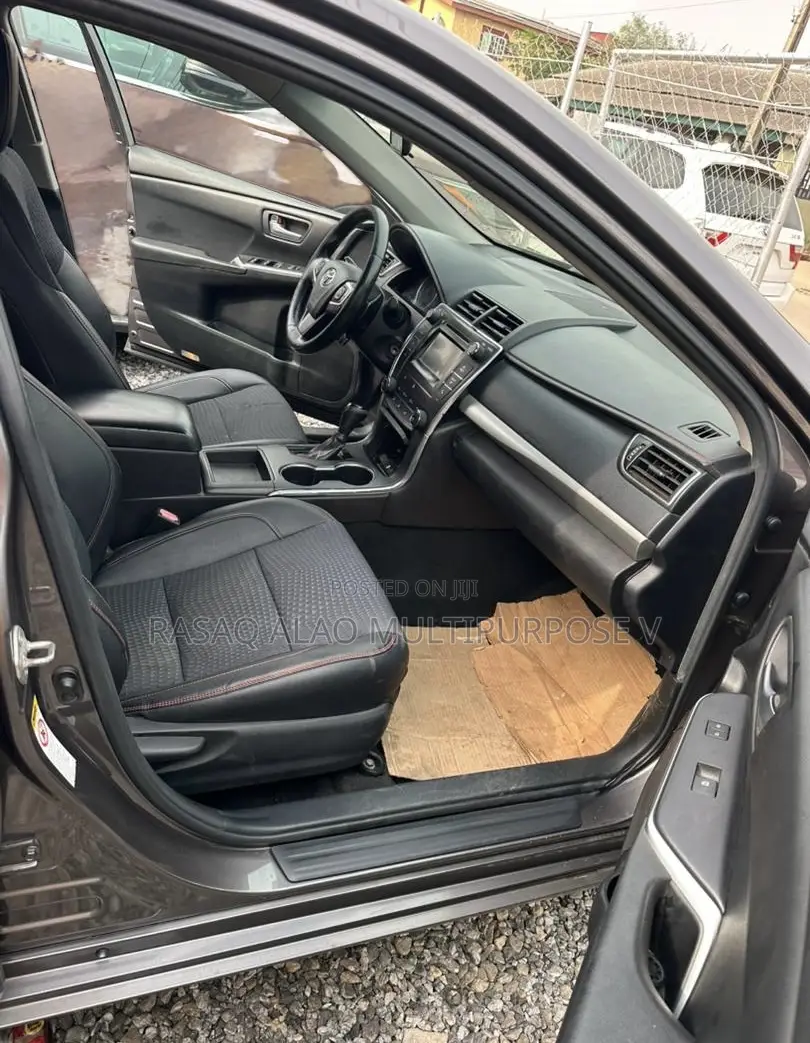 Toyota Camry SE 4dr Sedan (2.5L 4cyl 6A) 2015 Gray
