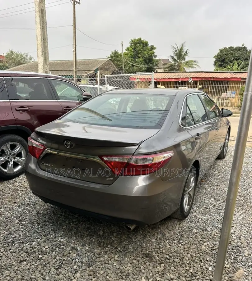 Toyota Camry SE 4dr Sedan (2.5L 4cyl 6A) 2015 Gray