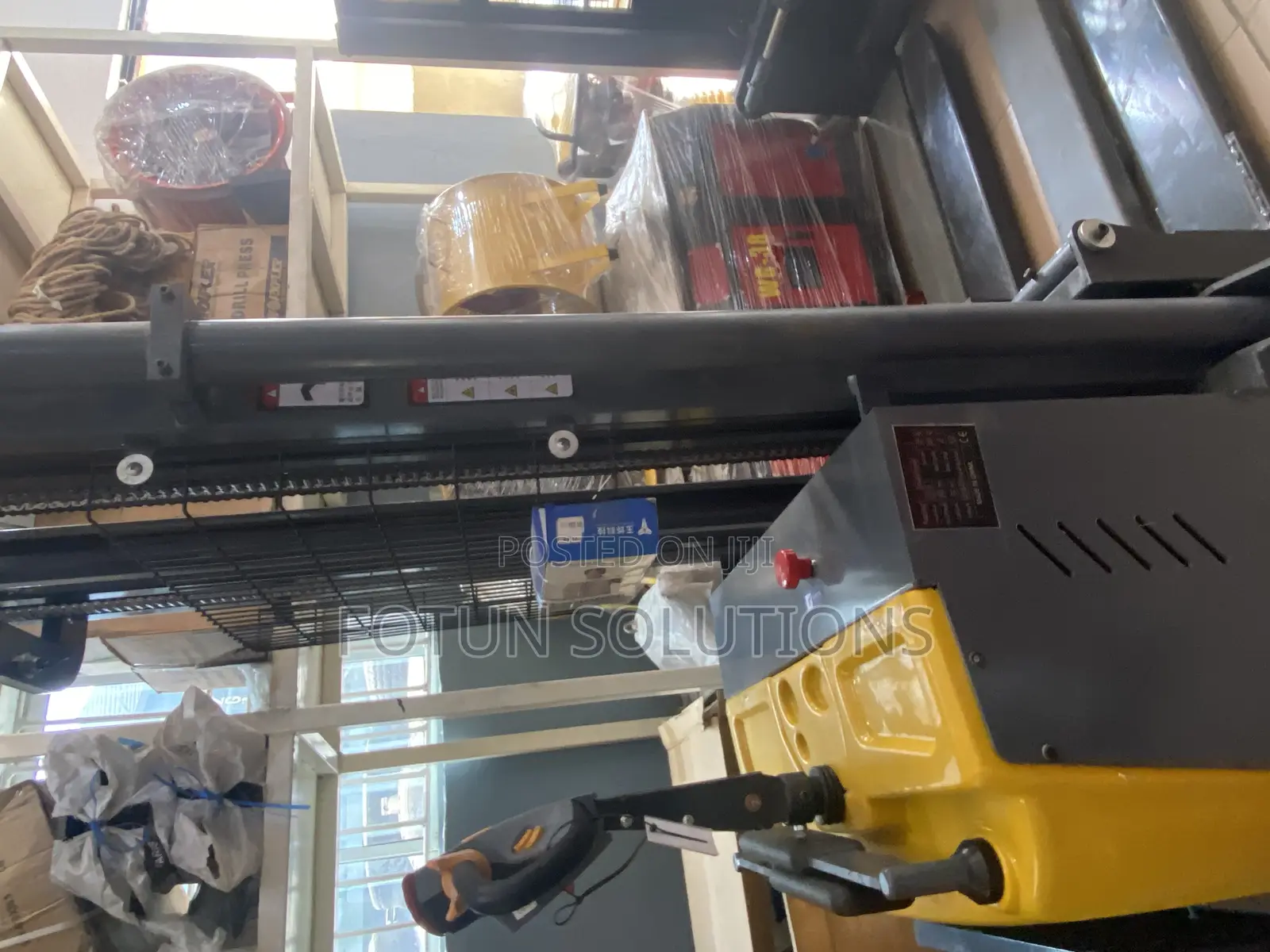 Electric Stacker Forklift 2tons by 5meters