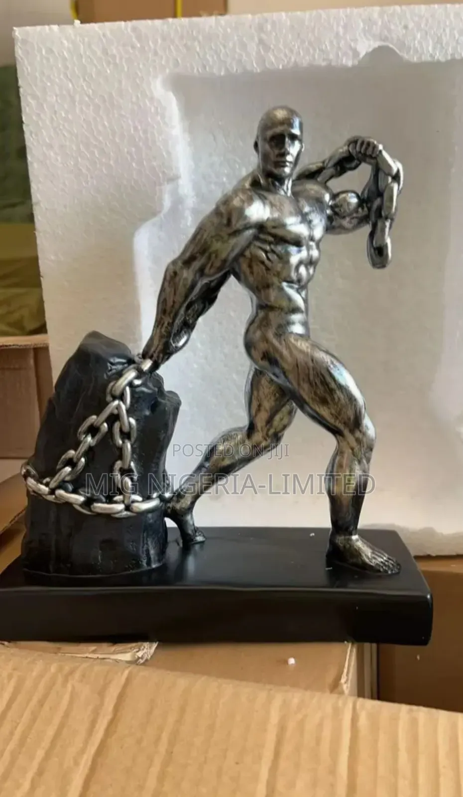 White and Black Human Head Figurines Table Top Shelves Decoration
