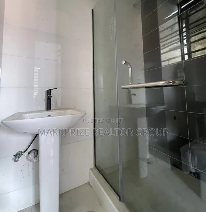 2bdrm Apartment in Ologolo Lekki Lagos for sale