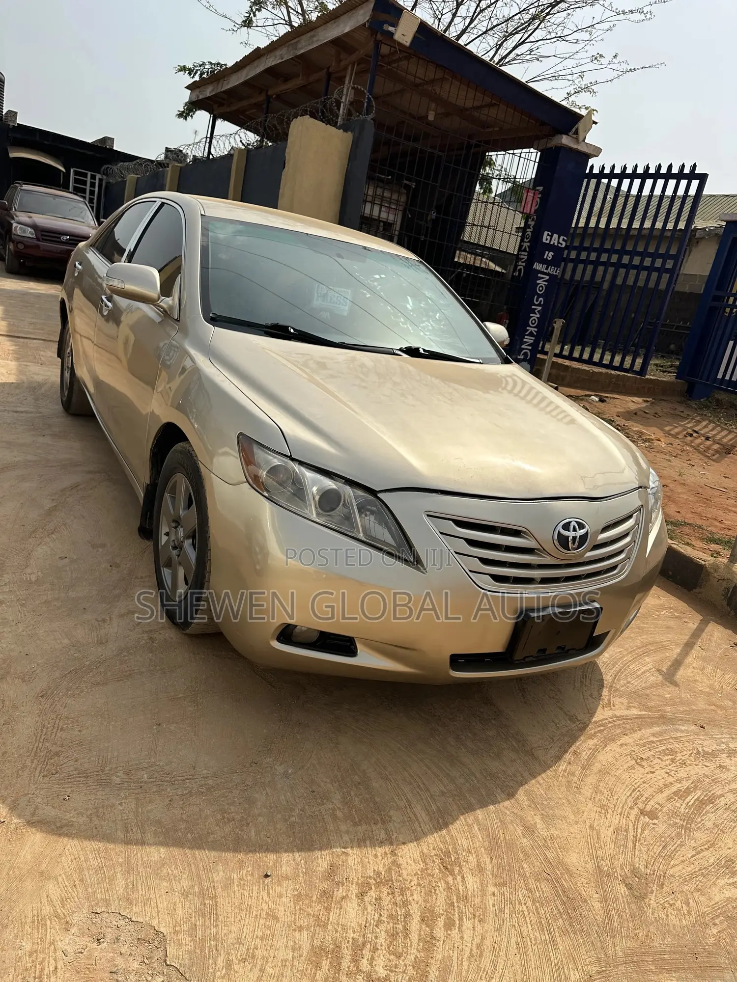 Toyota Camry LE 4dr Sedan (2.4L 4cyl 5A) 2009 Gold