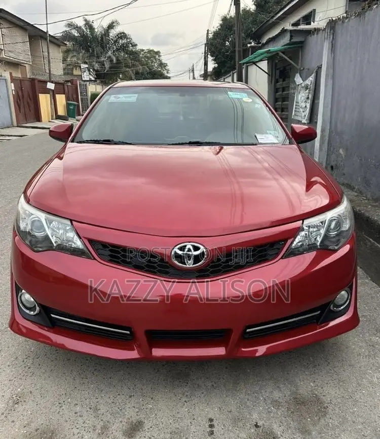 Toyota Camry SE 4dr Sedan (2.5L 4cyl 6A) 2013 Red
